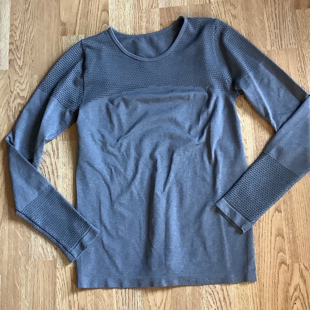 Long Sleeve Textured Crewneck Top in Slate Gray